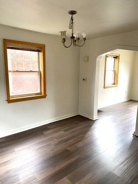 Building Photo - 1224 W 7th St