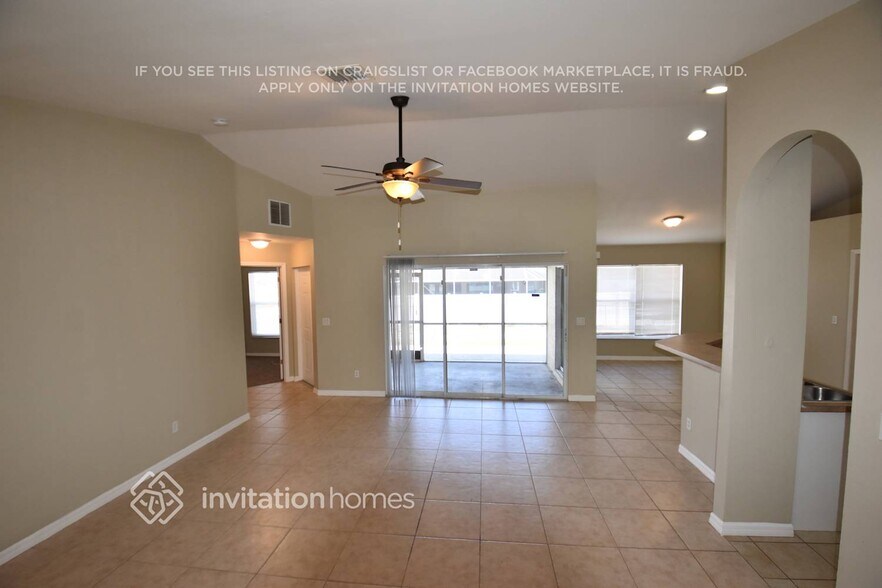 Building Photo - 3423 SW 9th Ave