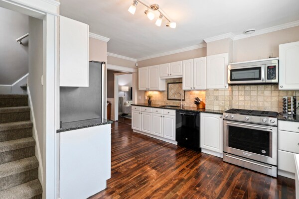 Building Photo - 753 Saint Clair St