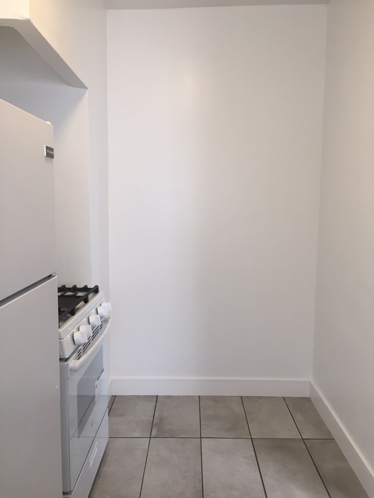 Building Photo - 845 Normandie Ave