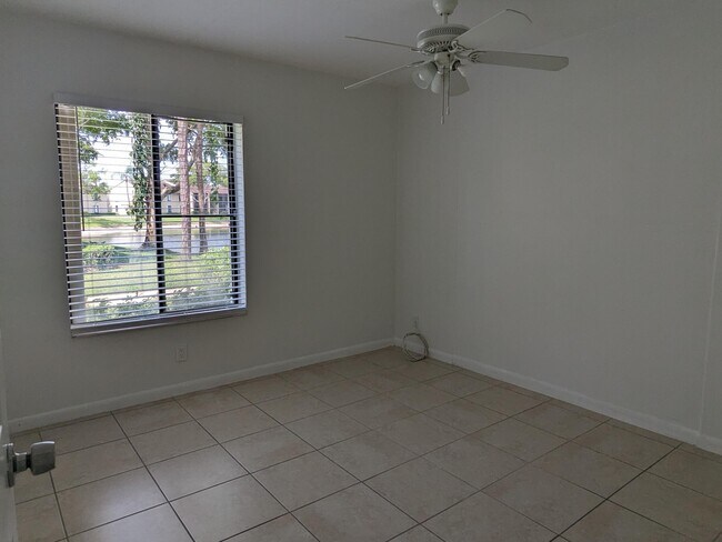 Building Photo - 711 Sunny Pine Way