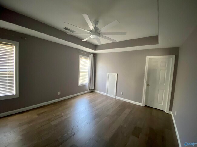 Building Photo - 1111 Pegasus Dr NW