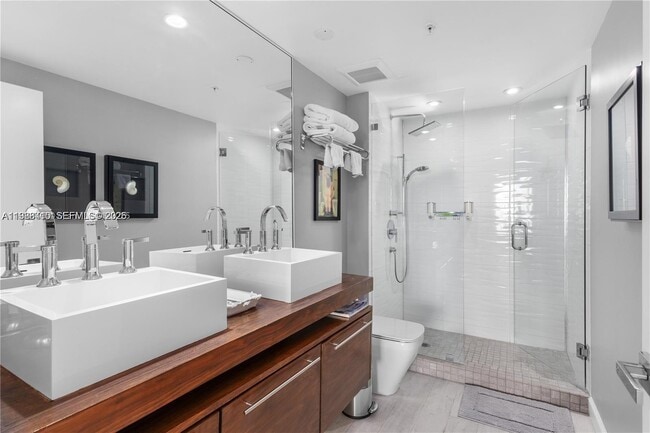 Building Photo - 335 S Biscayne Blvd