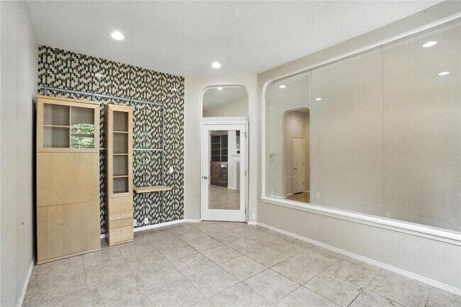 Building Photo - 208 Raindance Cove