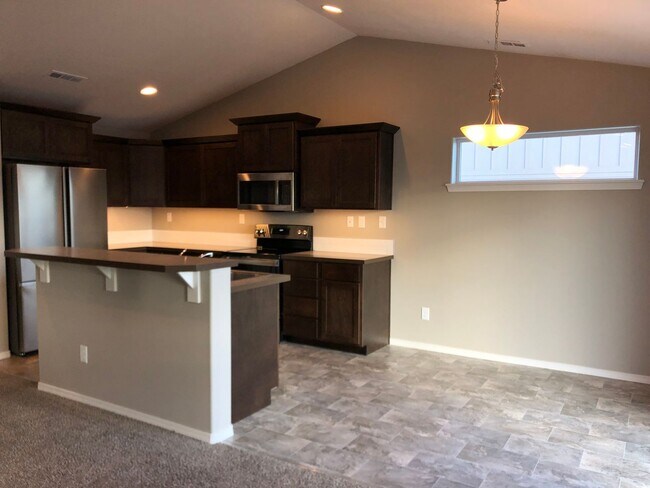 Building Photo - New Edgewood Home in Sagecrest Development!