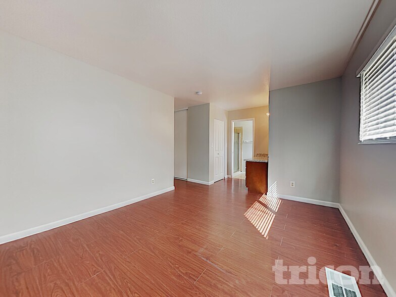 Building Photo - 1921 Teresa Ln