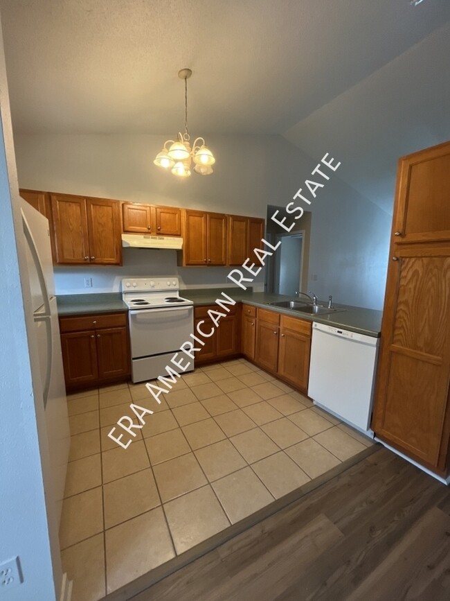 Building Photo - 4621 Bobolink Way