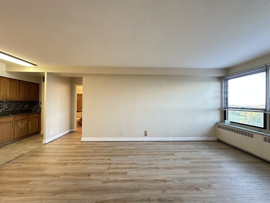 Building Photo - 4180 N Marine Dr