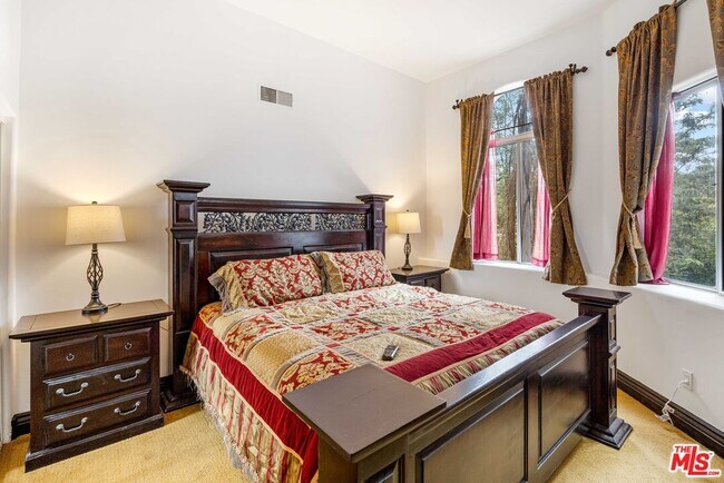 Building Photo - 3030 Passmore Dr