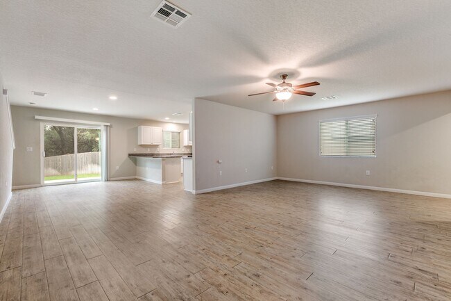 Building Photo - 10302 Relic Oaks