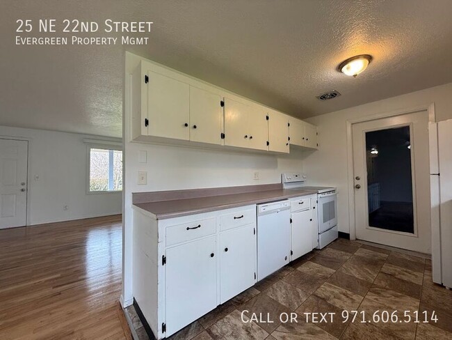 Building Photo - 25 NE 22nd St