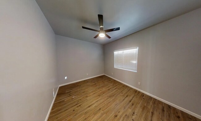 Building Photo - 5118-5120 East Falls View Dr