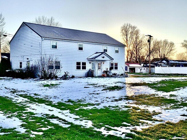 Building Photo - 507 North St.