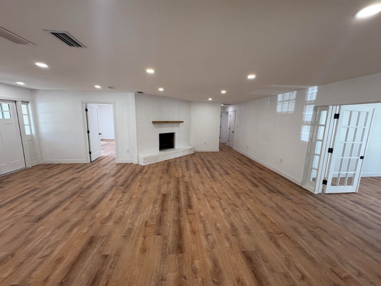 Building Photo - 2301 S San Jose Cir