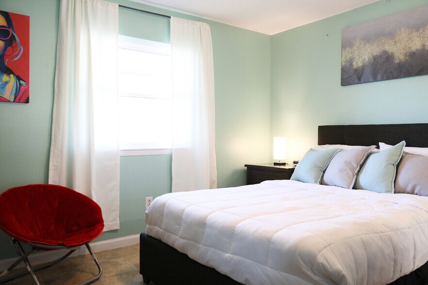 Building Photo - 8612 Echo St