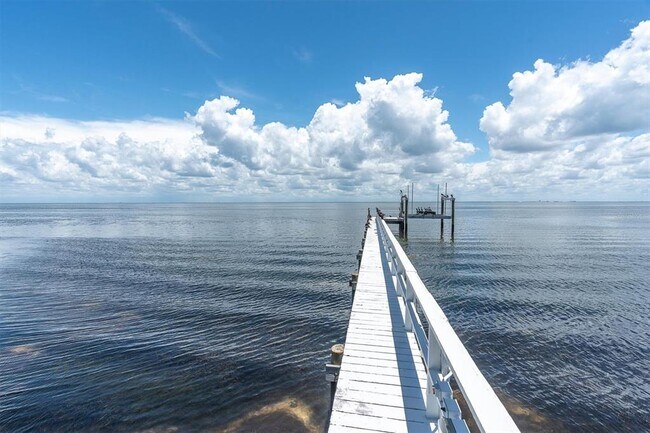 Building Photo - 5810 Bahama Shores Dr S