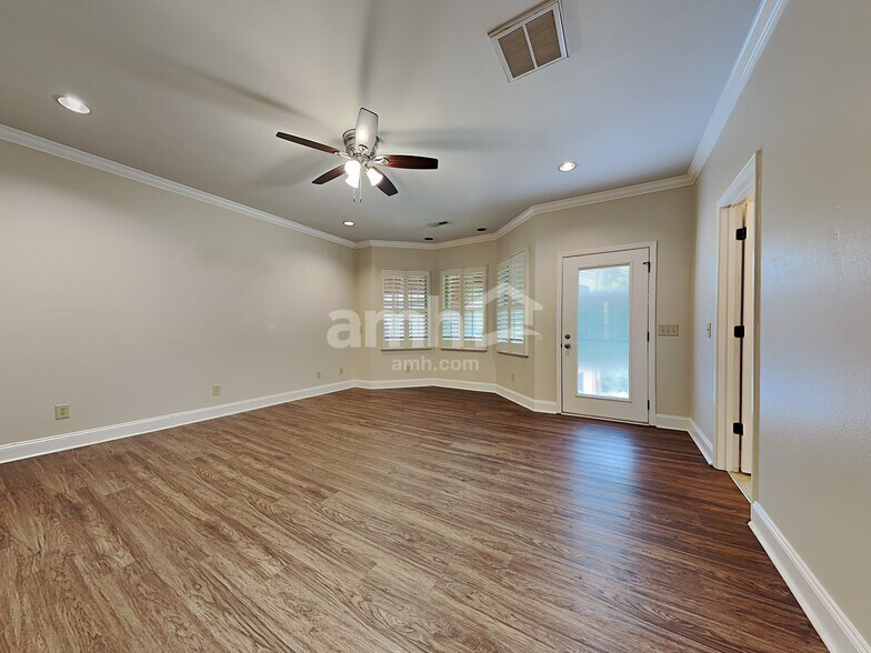 Building Photo - 1414 Caleb Trl
