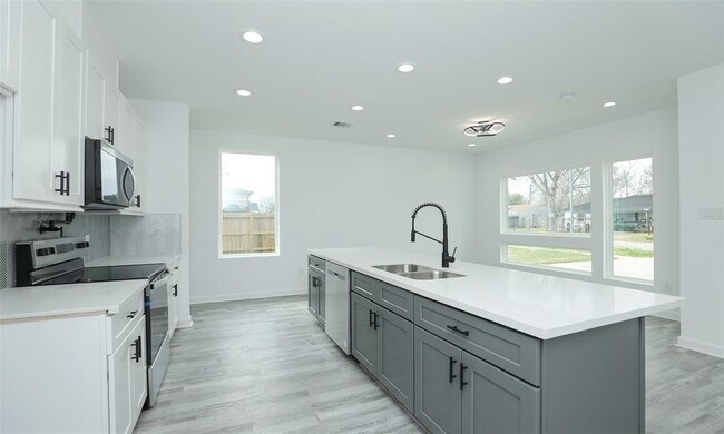 Building Photo - 9315 Ashville Dr