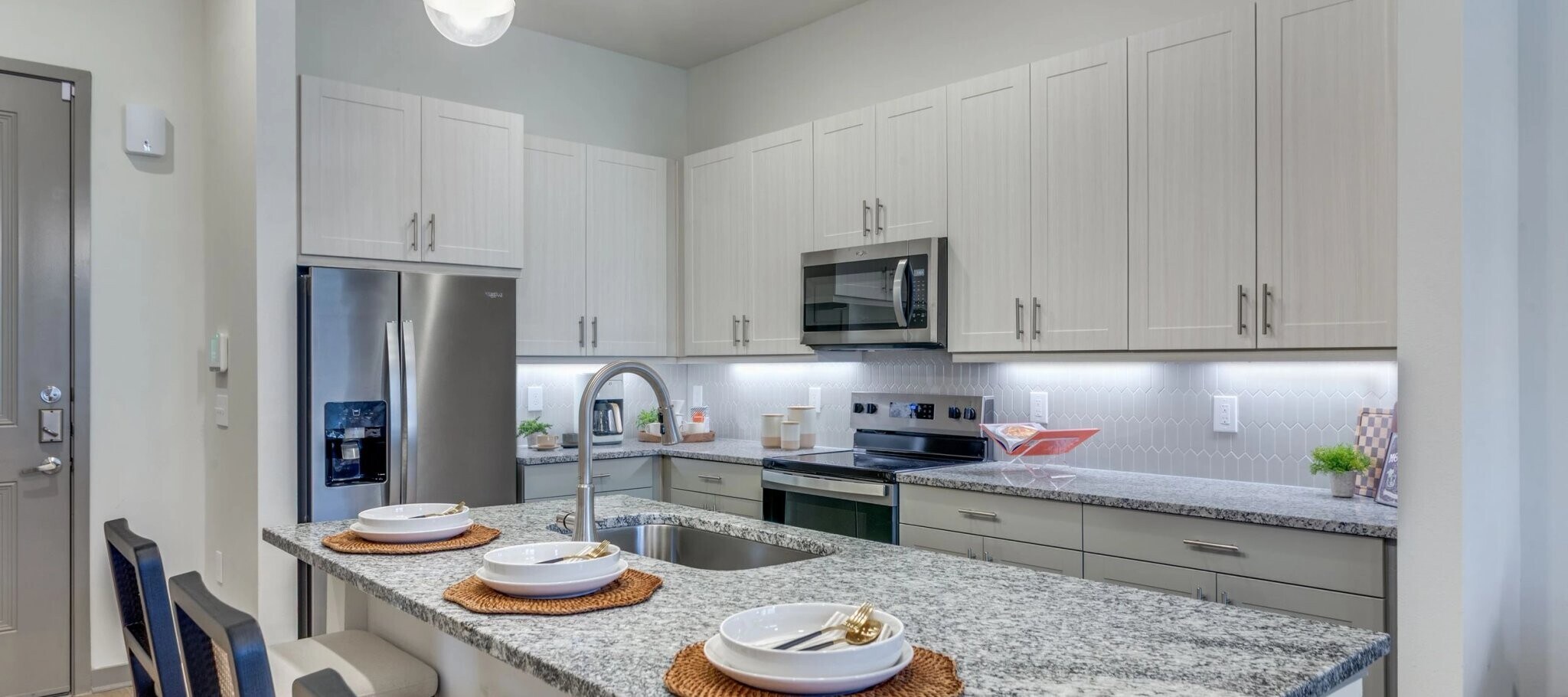 Building Photo - 8153 Beaver Dm St