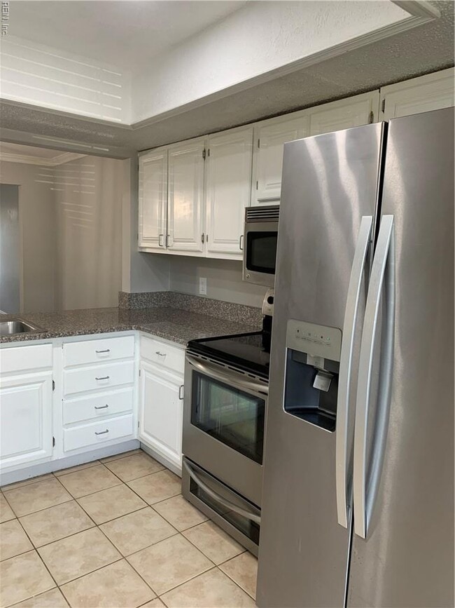 Building Photo - 1654 Jameson Dr