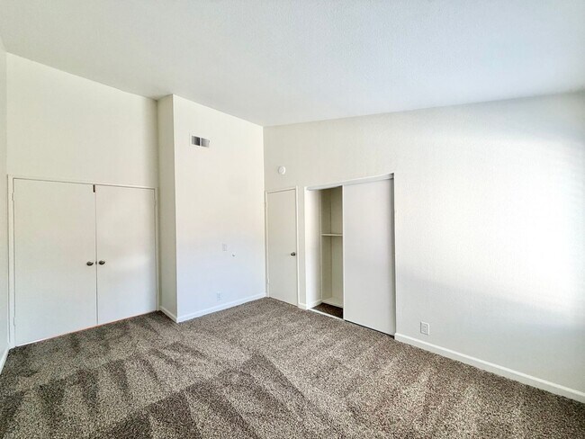 Building Photo - Cul-de-Sac 3 Bedroom 2 Bathroom Home with SOLAR, 3-Car Garage & LARGE Backyard