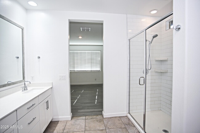 Building Photo - 1535 W Corral Rd