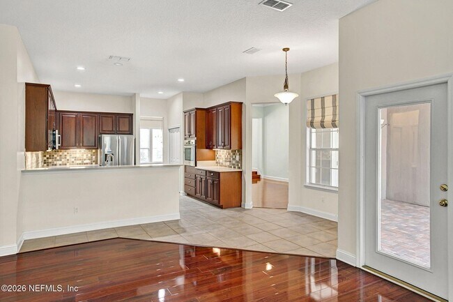Building Photo - 1837 Forest Glen Way
