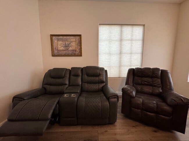 Building Photo - 4 BR Laughlin Ranch Golf Estate Utilities included, Fully furnished on Bullhead Parkway