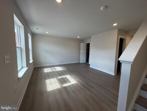 Building Photo - 39 E Front St