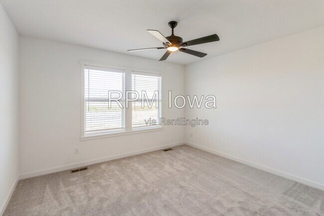 Building Photo - 1241 NW Yorktown Dr