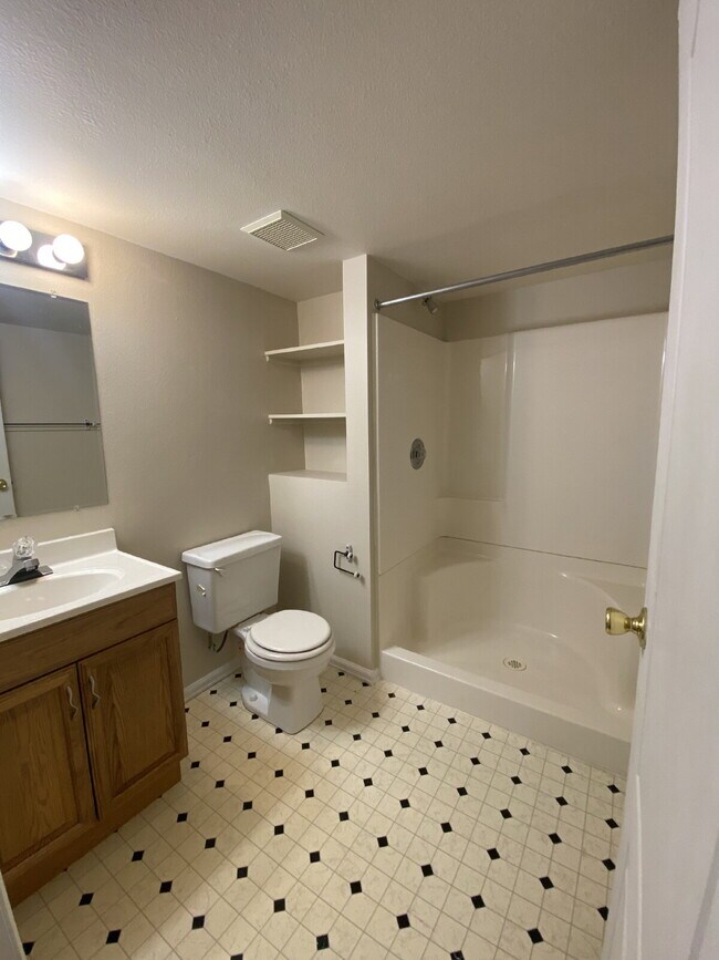 Building Photo - 3 bedroom townhouse - Plumtree