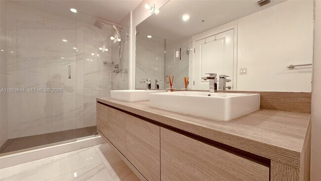 Building Photo - 400 Sunny Isles Blvd