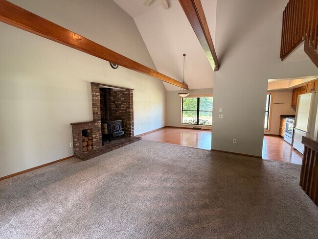 Building Photo - 1795 Forest Lake Dr SE