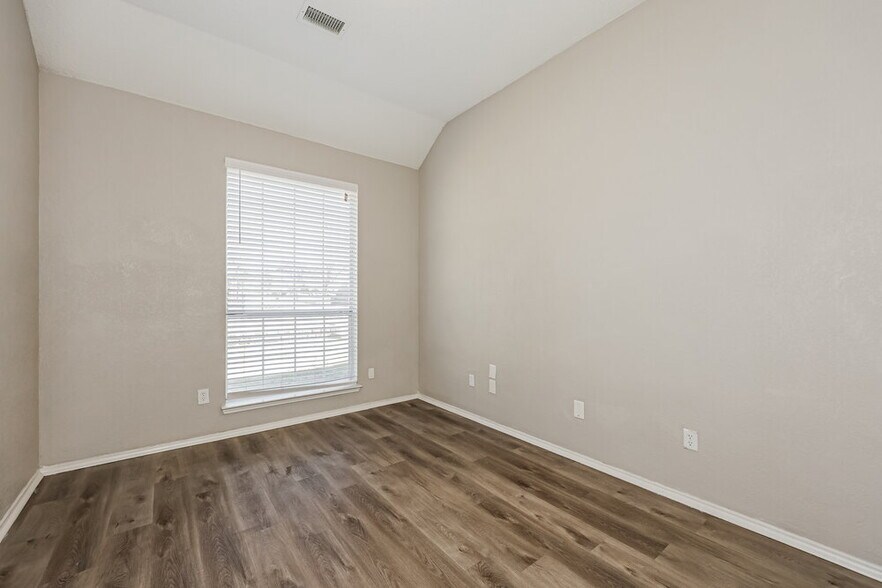 Building Photo - 1217 Sutters Way