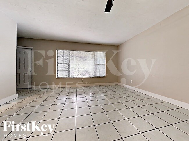 Building Photo - 1315 NE 203rd St