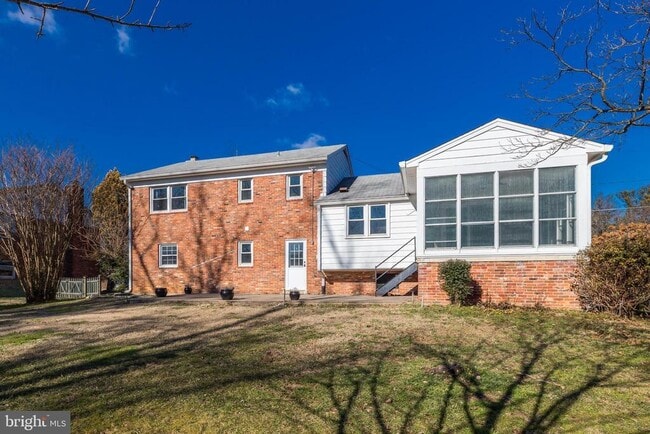 Building Photo - 1013 Westbriar Dr NE