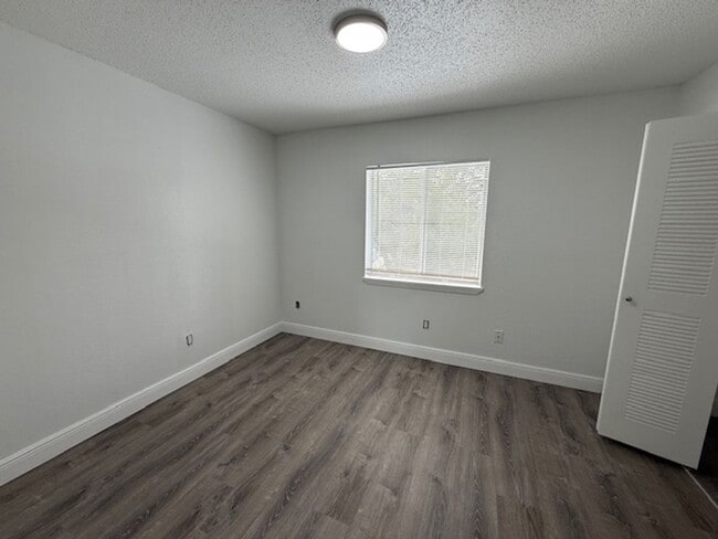 Building Photo - 2/1.5 Winter Springs Townhome with screened patio