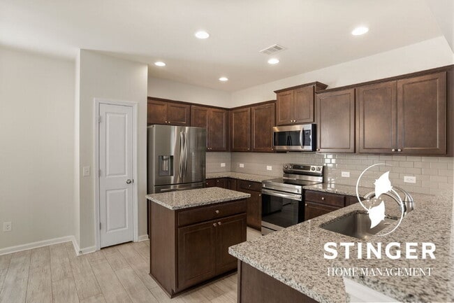 Building Photo - 71 Saluda Way