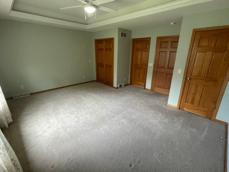Two Walk In Closets - 2916 Kentville Dr