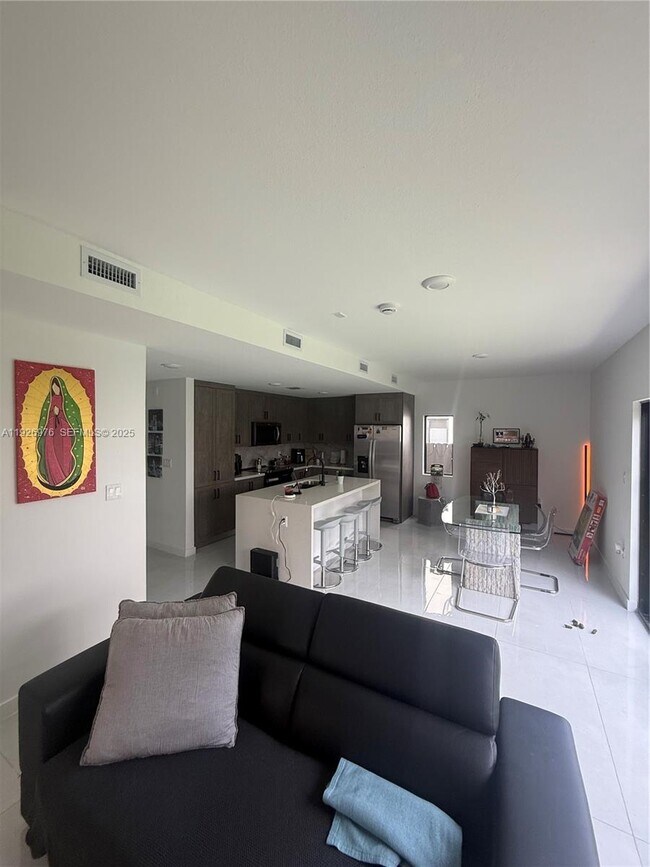 Building Photo - 1327 NW 2nd Ln