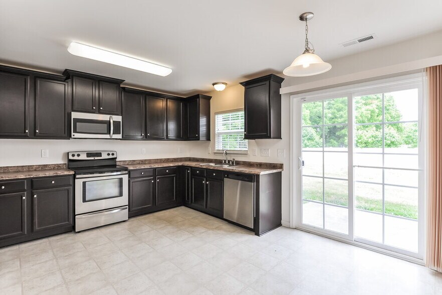 Building Photo - 4010 Watsonia Dr