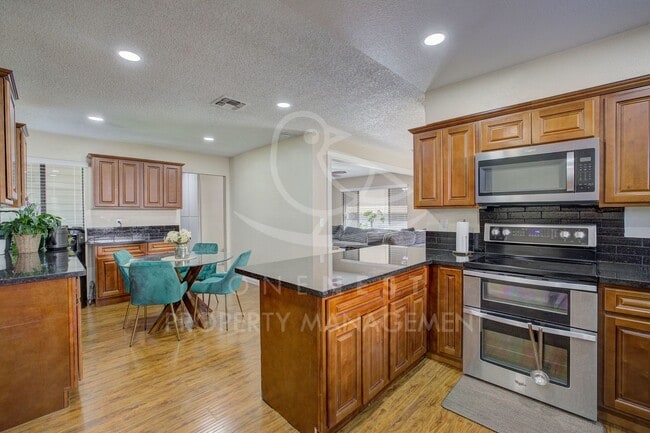 Building Photo - 7501 Saybrook Dr