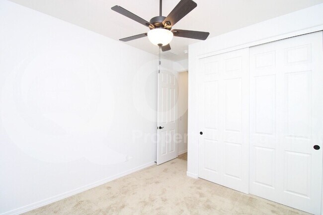 Building Photo - 1378 W Macaw Dr