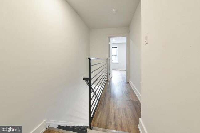 Building Photo - 1828 S 5th St