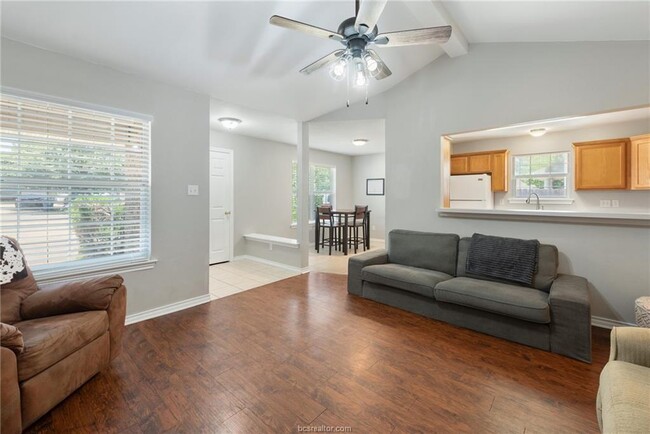 Building Photo - 3609-3611 Oldenburg Ct