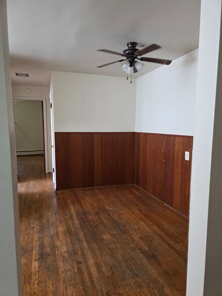 Building Photo - 4250 Saint Martins Pl