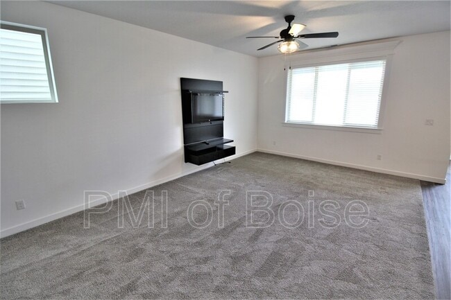 Building Photo - 2080 S Hills Ave.