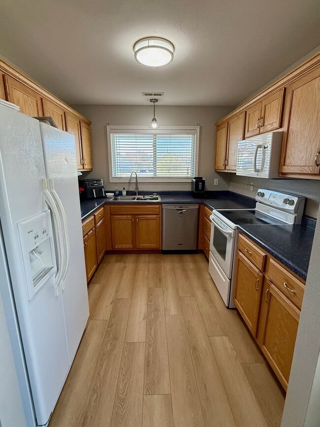 Building Photo - Updated 3BR Home with Luxury Vinyl Plank Flooring Throughout & Spacious Yard