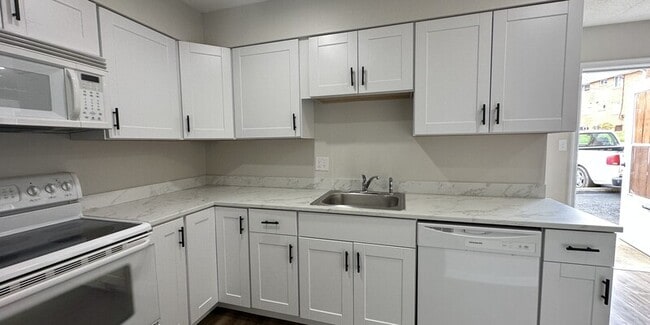 Primary Photo - Ivy Ridge Apartments 147-155