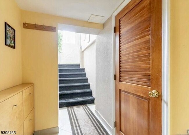 Building Photo - 128 Lee St